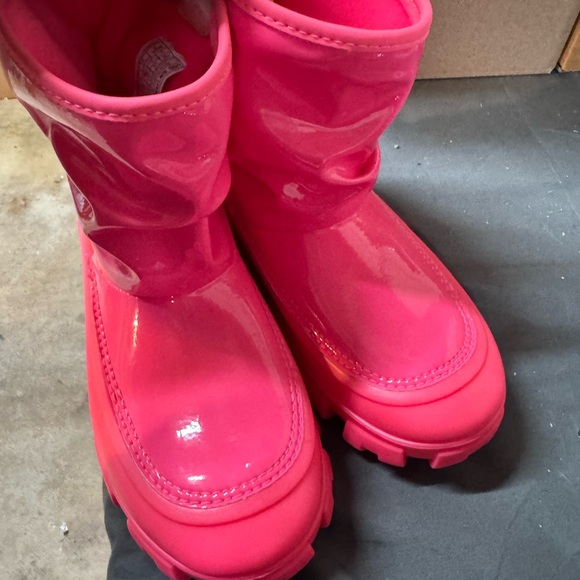 UGG Classic Brellah Mini boots in the "Super Coral" or "Flamingo Pink" colorway - Picture 7 of 9
